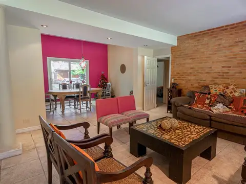 Casa 5 ambientes con 2 baños