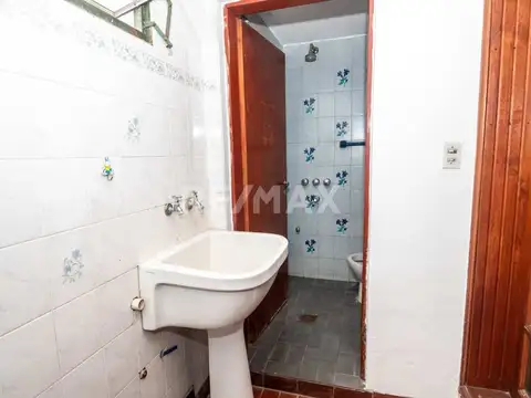 Casa 6 ambientes con 4 baños