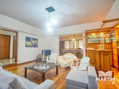 Casa en Venta con 4 cocheras