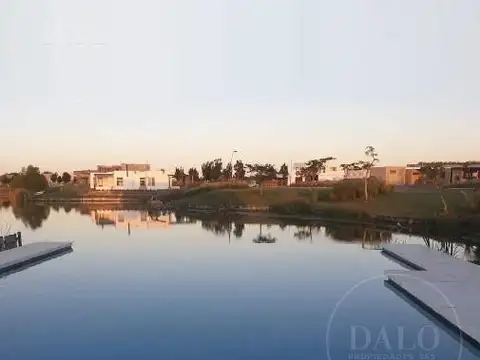 Casa en Venta con 10 cocheras