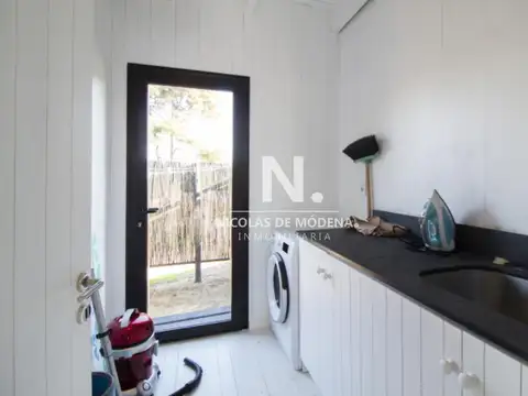 Vende casa en Laguna escondida de 4 dormitorios.