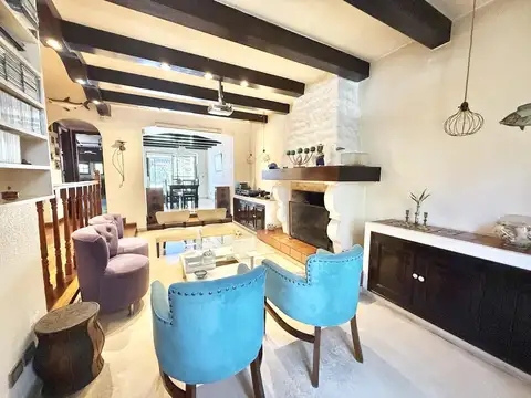 Casa en Venta con 2 cocheras