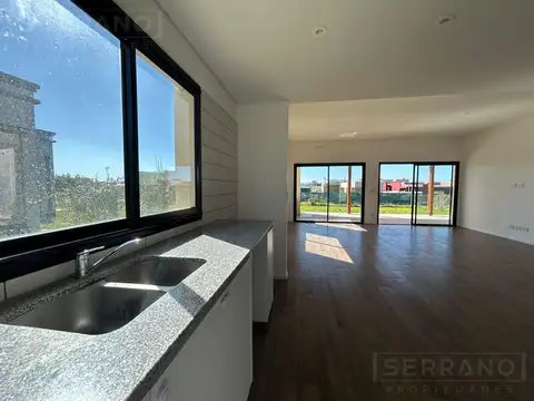 Casa en venta, 3 dormitorios, Area 13, San Sebastian