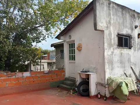 5 dormitorios - 3 baños - Terreno 10x30 - Ideal refaccion.