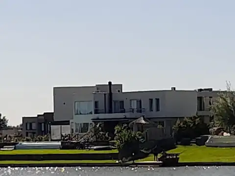 Casa en Alquiler de 3 dormitorios