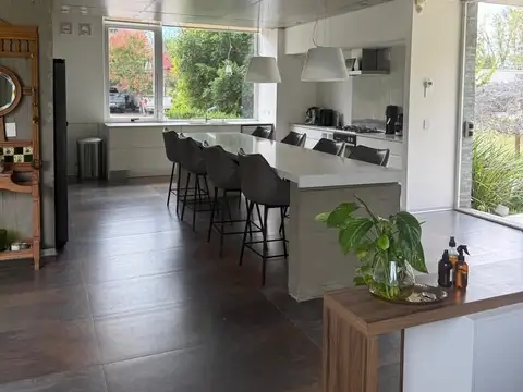 Casa en venta c/ cochera en Funes