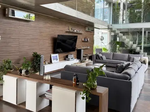 Casa 7 ambientes con 5 baños