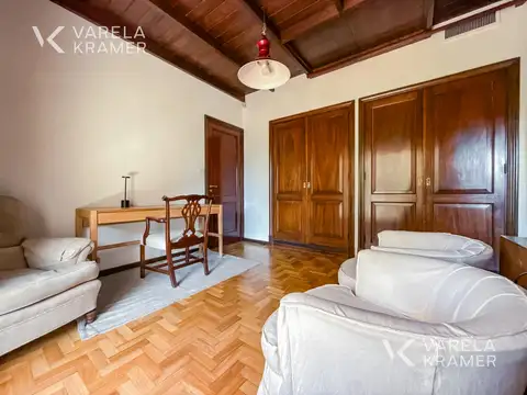 Casa en Venta con 3 cocheras
