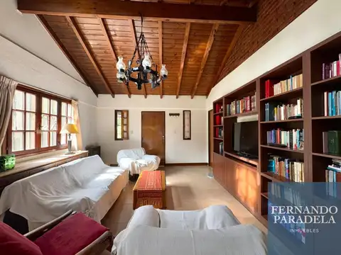 Casa 4 ambientes con 2 baños