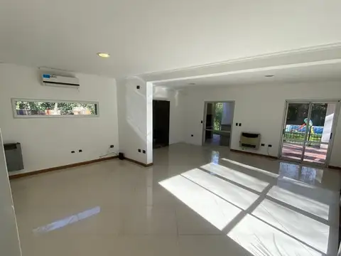 Casa en Venta YeiPora excel 3 dorm pileta moderna
