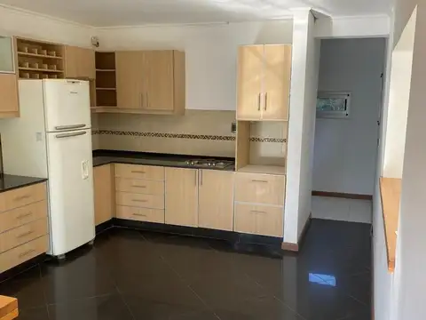 Casa 5 ambientes con 1 baño