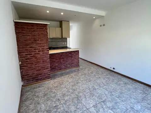 Departamento en alquiler en Castelar Norte frente a Av Santa Rosa  