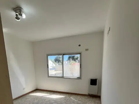 Departamento en Alquiler en Castelar Norte, $ 450.000