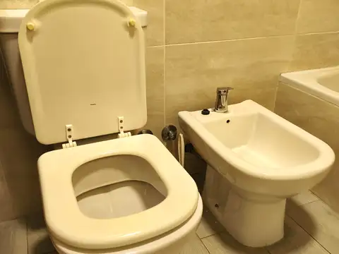 DEPARTAMENTO 2 AMBIENTES CON BALCON Y PATIO. AV. MITRE 1660 PISO 1º "B" AVELLANEDA