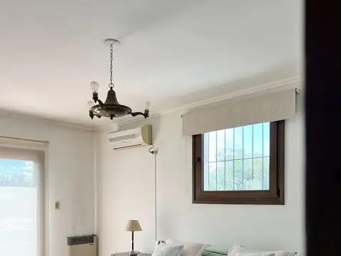 Casa en Alquiler con 2 cocheras