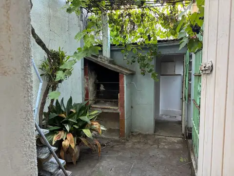 Casa 2 ambientes con 1 baño