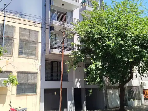 Monoambiente;  con alacena y bajo mesada; espacio para lavarropas;  Placar Divino!  a 4 cuadras SUBTE B