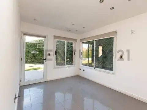 VENTA CASA 5 AMB COUNTRY BANCO PROVINCIA -PERMUTA