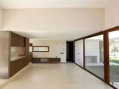 Casa en Venta en Club Miralagos, USD 330.000