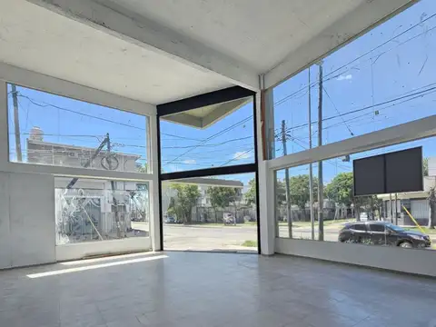Venta local en esquina a estrenar Villa Ballester