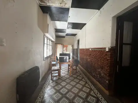 Casa 6 ambientes con 1 baño