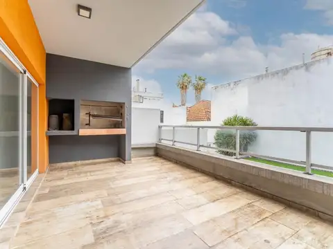 VENTA DEPTO. 2 AMB. C/ BALCON ATERRAZADO Y PARRILA EN DEVOTO