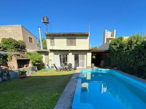 Venta Casa en Funes con Pileta y Jardín — 2 Dormitorios