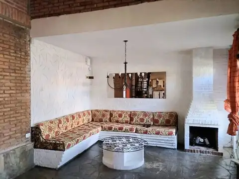 VENTA CASA 5 AMB PILETA COCHERA JARDIN BERAZATEGUI