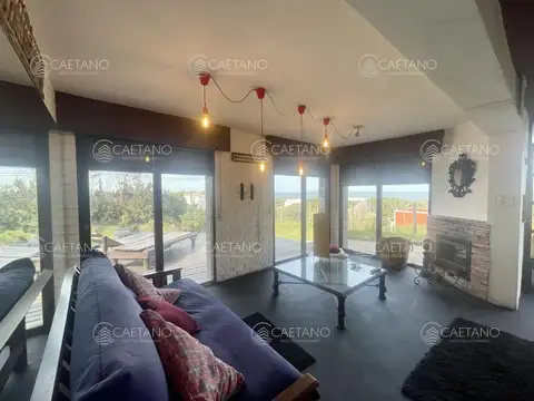 Casa 5 ambientes con 3 baños