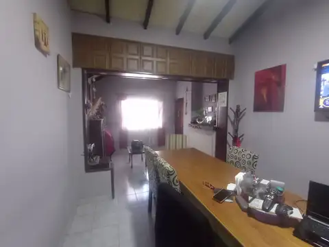 Casa 4 ambientes con 1 baño