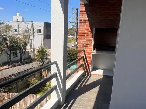 Casa en Alquiler con 1 cochera