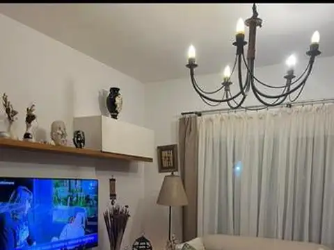 Casa en Alquiler con 1 cochera