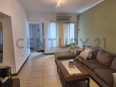 VENTA CASA 3 AMB C/COCHERA - MORON - APTO CREDITO