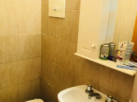 Dúplex de 3 dormitorios con jardín, parrilla y cochera para 2 autos!