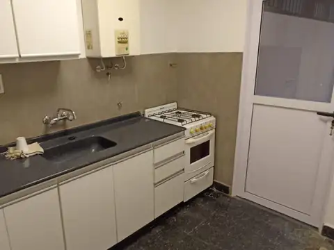 Departamento en venta 2 ambientes Balvanera con patio