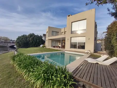 Casa en Venta en Countries y Barrios Cerrados en Tigre, USD 620.000