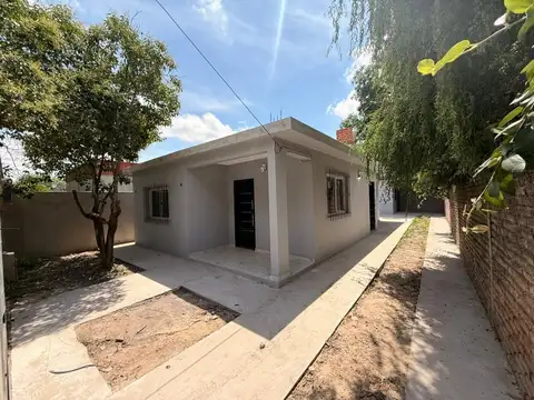 VENTA CASA 3 AMBIENTES COCHERA PARRILLA