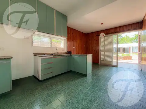 Casa en Alquiler con 1 cochera