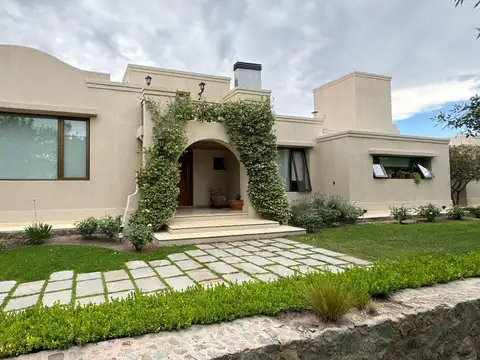 VENTA RESIDENCIA DE LUJO EN VISTALBA