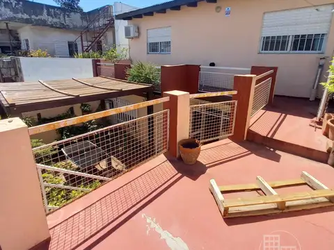 Venta de Casa en Rosario de 4 dormitorios cochera jardin patio terraza y cochera