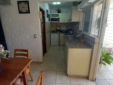 Casa 7 ambientes con 2 baños