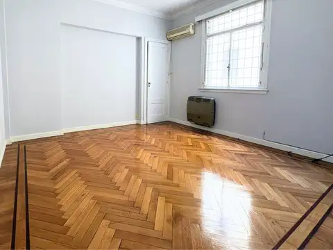 Departamento de 3 Ambientes en Semipiso, con Dependencia - Muy Luminoso