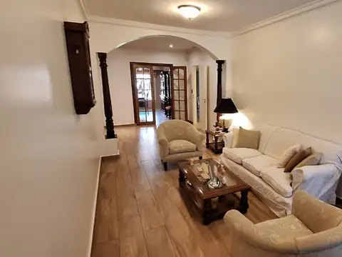 Casa 5 ambientes con 2 baños
