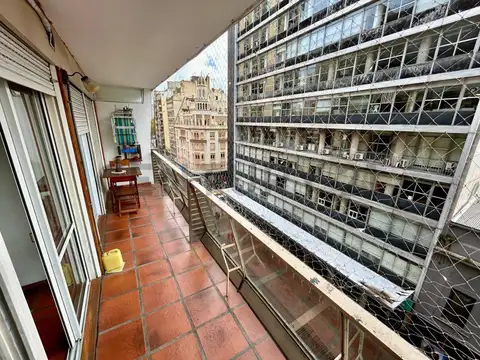 ¡Amplio Departamento 2 ambientes al frente c/balcón zona centro, Mar del Plata