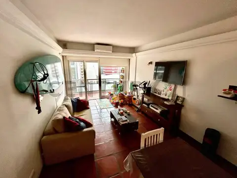 ¡Amplio Departamento 2 ambientes al frente c/balcón zona centro, Mar del Plata