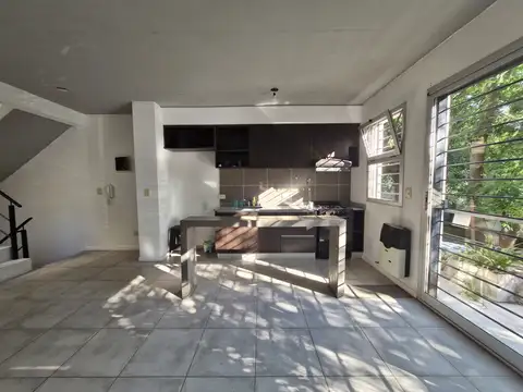 Depto Tipo Casa en Alquiler con 1 cocheras