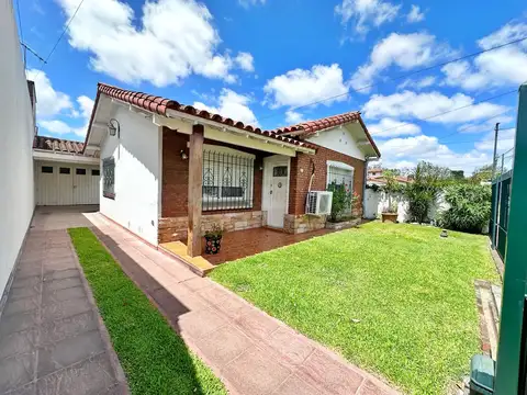 CHALET PACHECO CENTRO! 2 DORM - GARAGE  - IMPONENTE PARQUE!