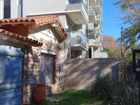 Casa en Alquiler con 5 cocheras