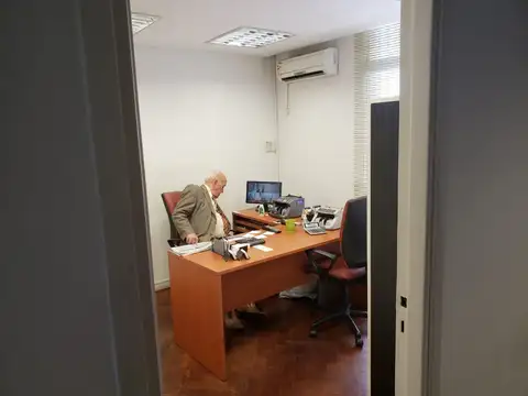Oficina en Venta 90 años