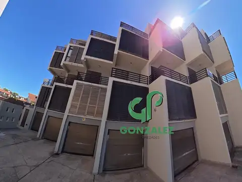 Departamento dos ambientes con cochera frente al mar